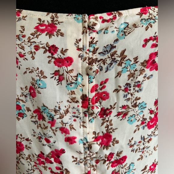 Torrid women’s pretty floral print top. Size 0 - Picture 3 of 7